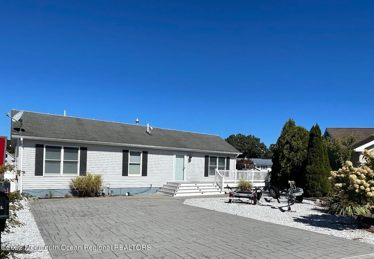 24 Hollywood Blvd S, Lacey Township, NJ 08731 House Rental in Lacey