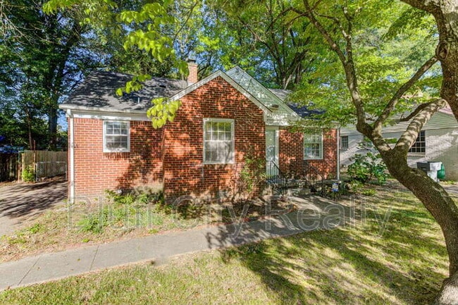 Photo - 1071 Robin Hood Ln House