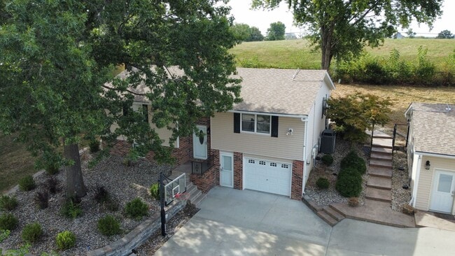 Building Photo - 6120 Dove Lake View