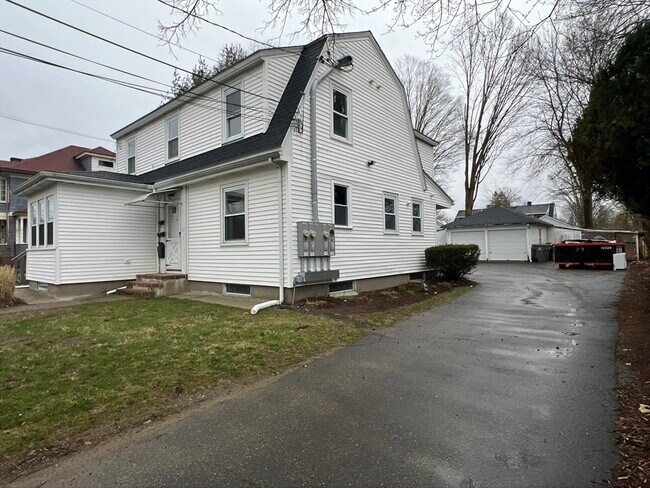 Building Photo - 29 Newton Pl