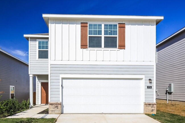 Building Photo - 5733 Texas Palm Dr