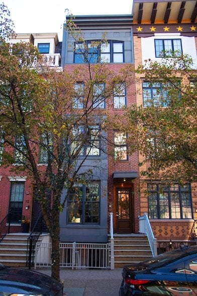 Building Photo - 110 Tidewater St