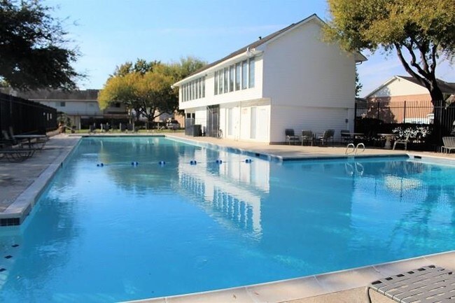 Foto del edificio - 14693 Perthshire Rd