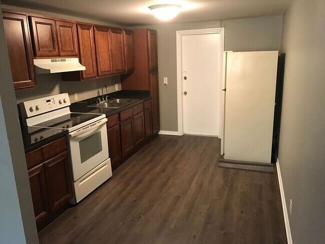 Foto del edificio - Affordable 2/1 Duplex Available Immediatel...