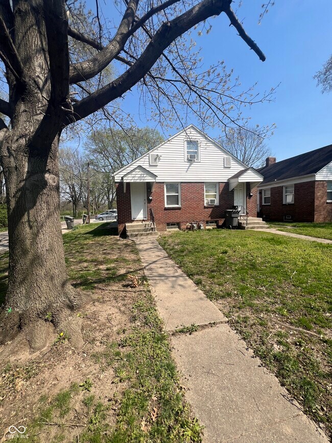 Building Photo - 627 N Tibbs Ave