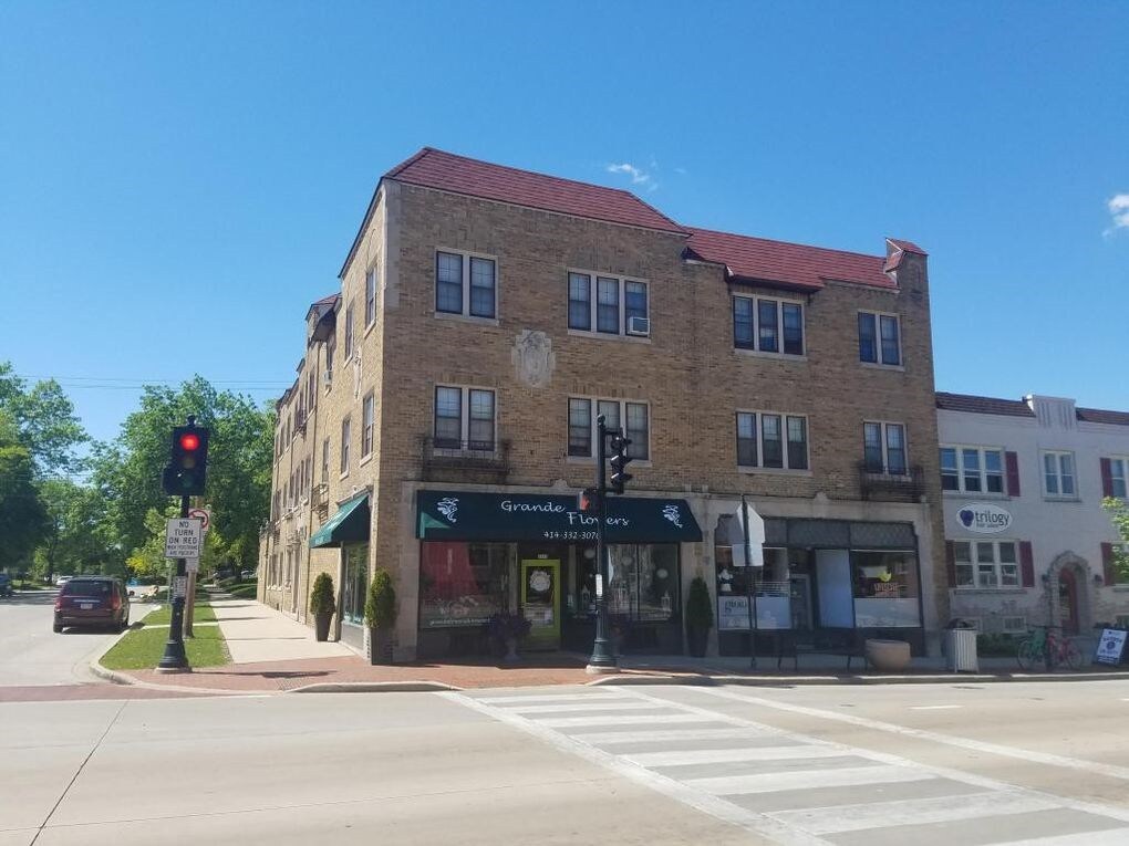 3919 N Morris Blvd Unit 202, Shorewood, WI 53211 Room for Rent in