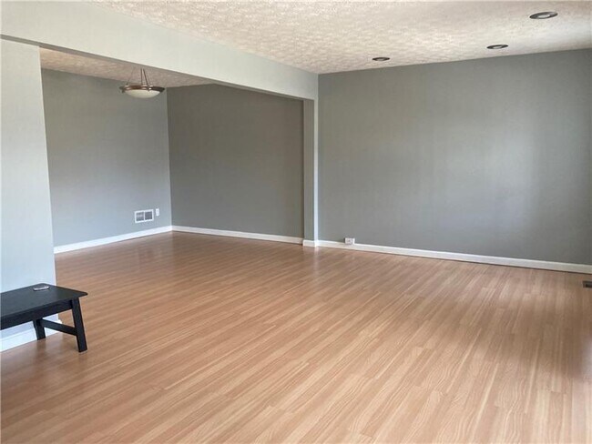 Foto del edificio - 3033 Ironwood Cir