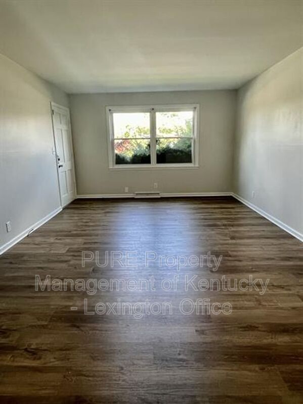 Building Photo - 708 Greenbriar Dr