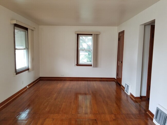 open concept - Living - 6717 Forestdale Ave
