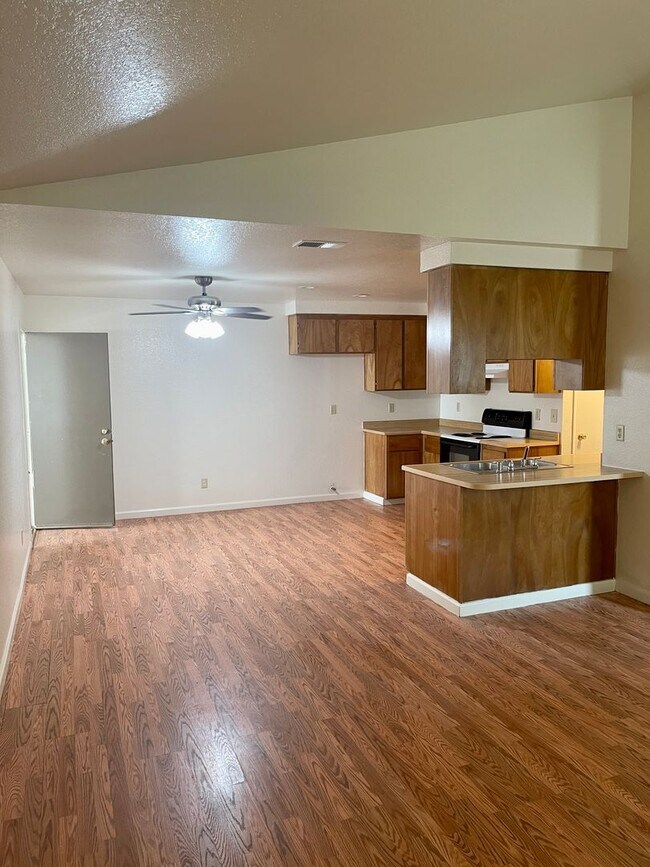 Foto del edificio - 8192-8194 Talbot Way