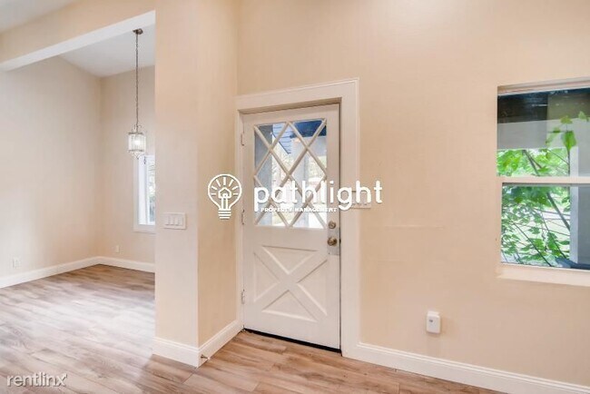 Building Photo - 3 br, 2 bath House - 1912 Carrigan Ave UNIT