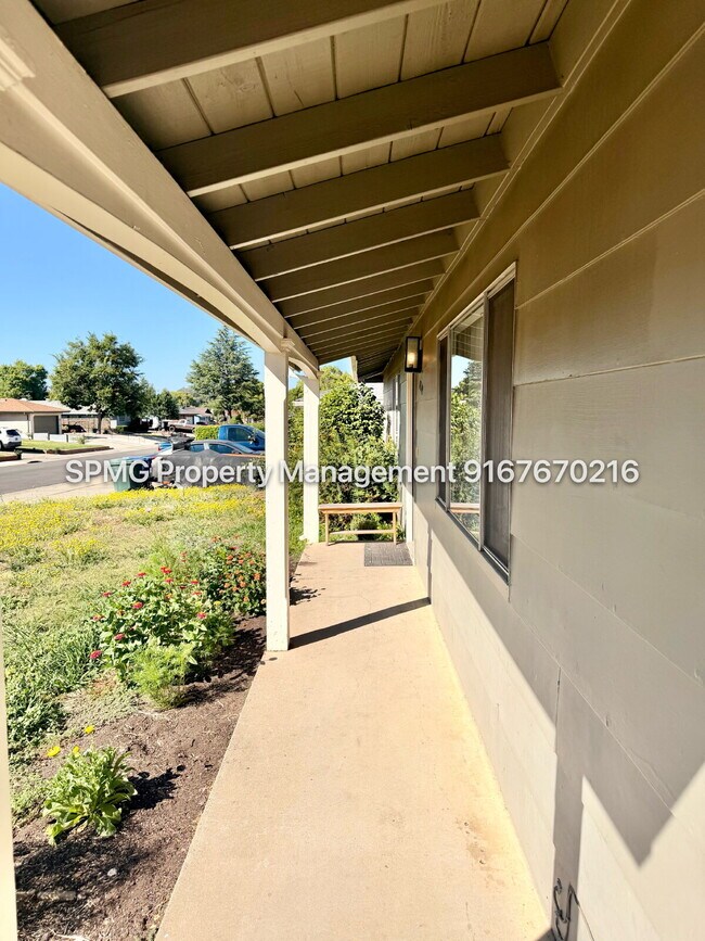 Foto del edificio - 3 Bedroom Sacramento Rental with Large Yard