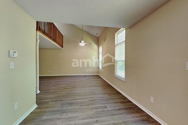 Building Photo - 4422 Autumn Crest Ct