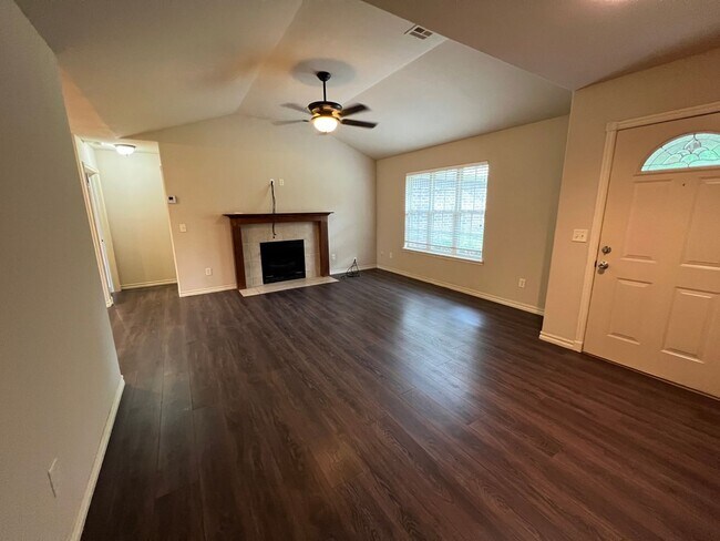 Foto del edificio - 3 Bedroom, 2 Bath Home on a Quiet Cul-de-Sac