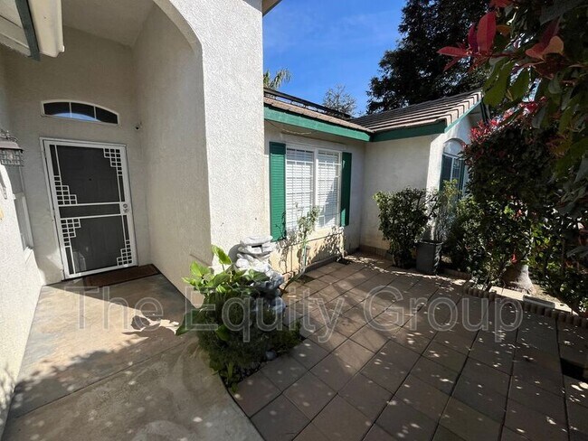 Foto del edificio - 1672 W Julieanne Ave