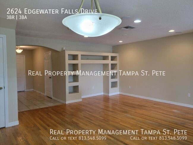 Building Photo - 2624 Edgewater Falls Dr