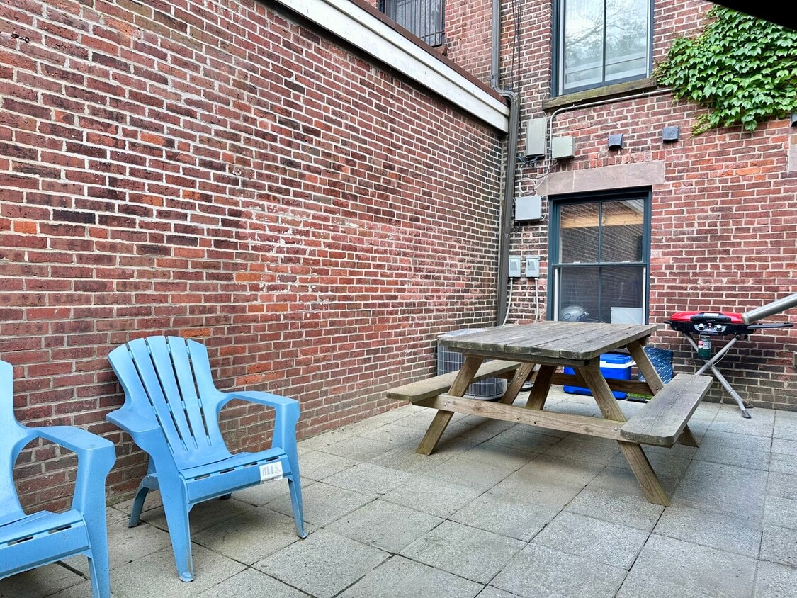 Photo - 658 Massachusetts Ave