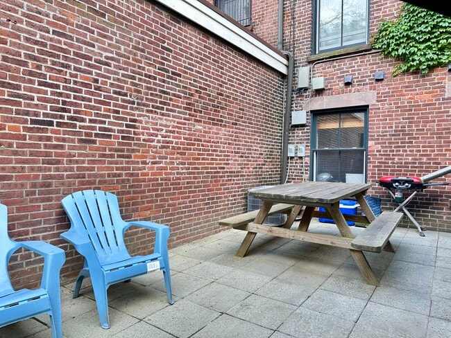 Building Photo - 658 Massachusetts Ave