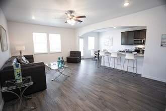 Building Photo - 4555 Foxton Ln