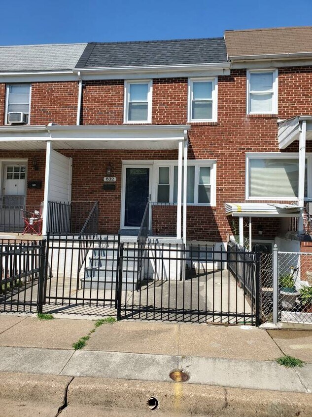 Primary Photo - 832 Tolna St
