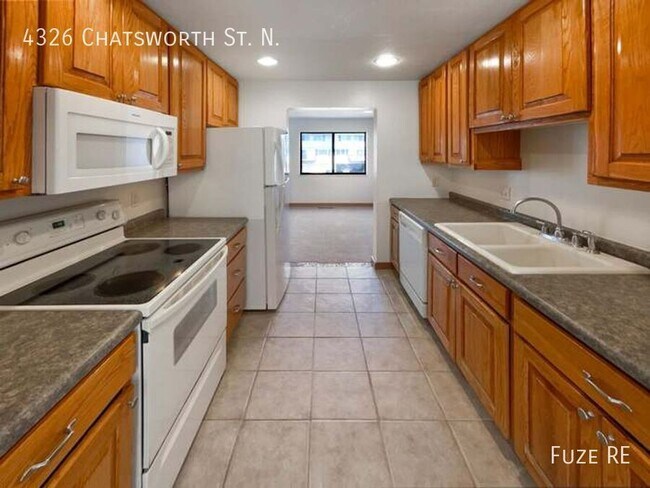 Foto del edificio - 4326 Chatsworth St N