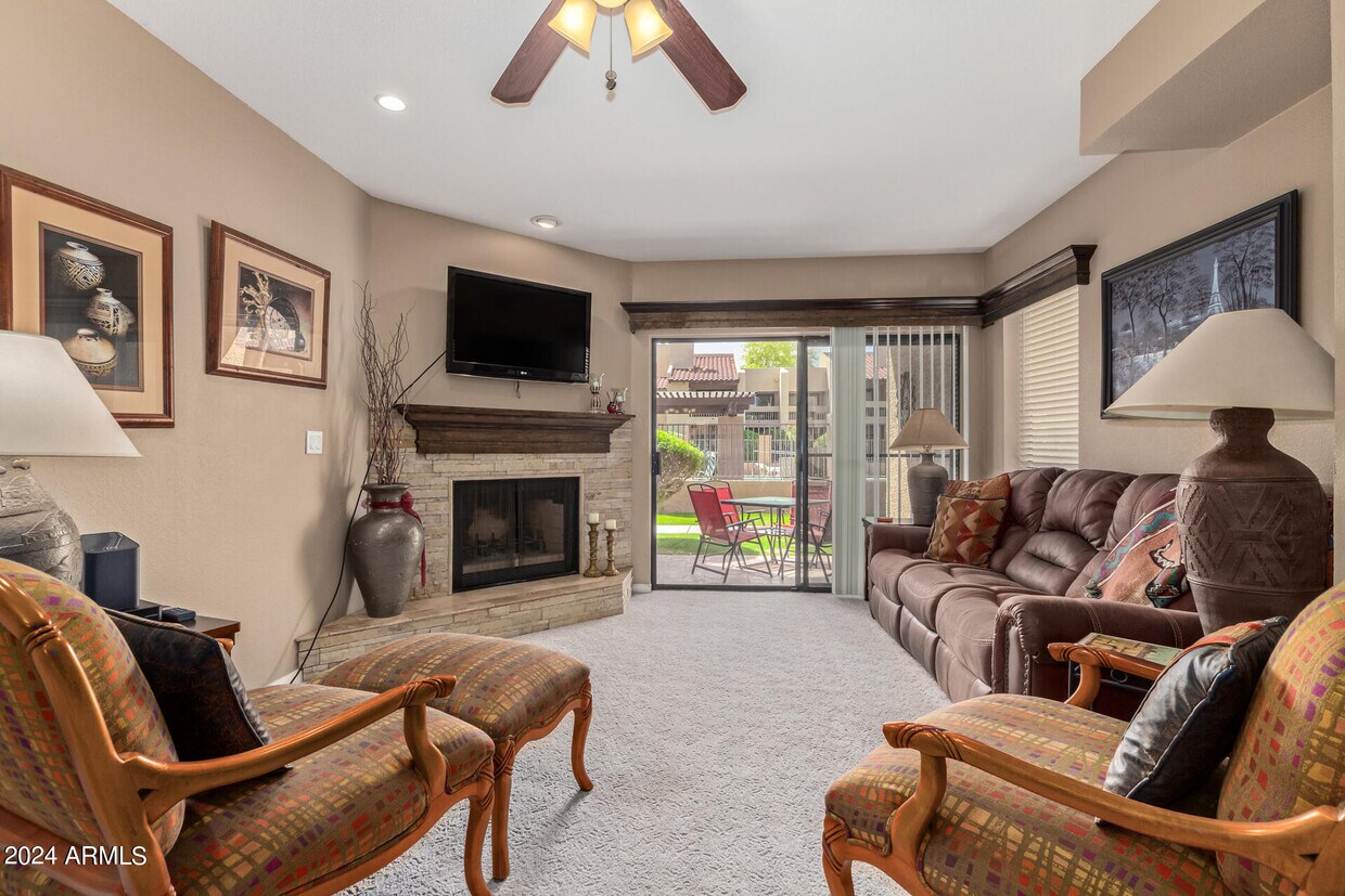 Foto principal - 8651 E Royal Palm Rd