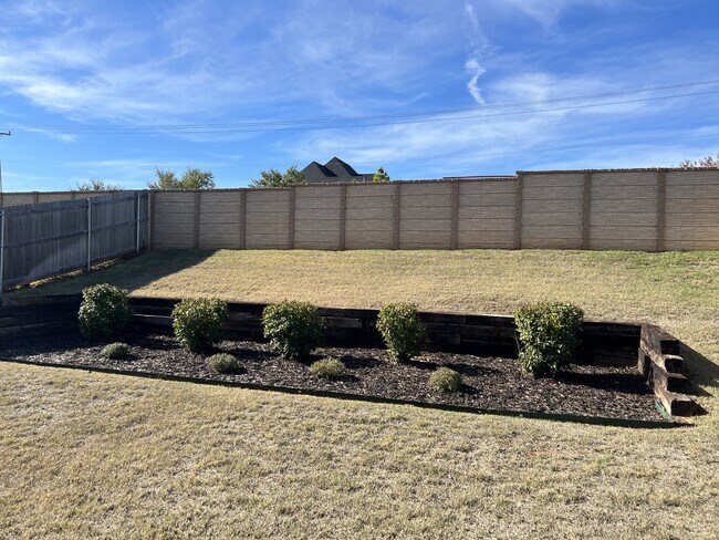 Foto del edificio - 13421 Watson Dr