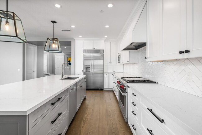 Foto del edificio - Modern Two Story Home with Huge Primary Be...