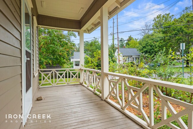 Building Photo - Charming Pet-Friendly Two Bedroom near Dow...