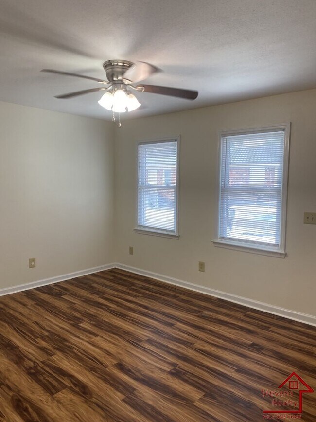 Building Photo - 500 Skyline Dr