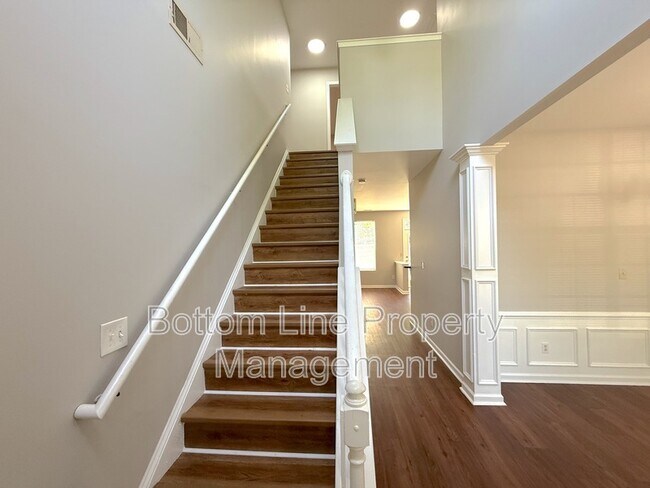 Foto del edificio - 5622 Wallace Cabin Dr