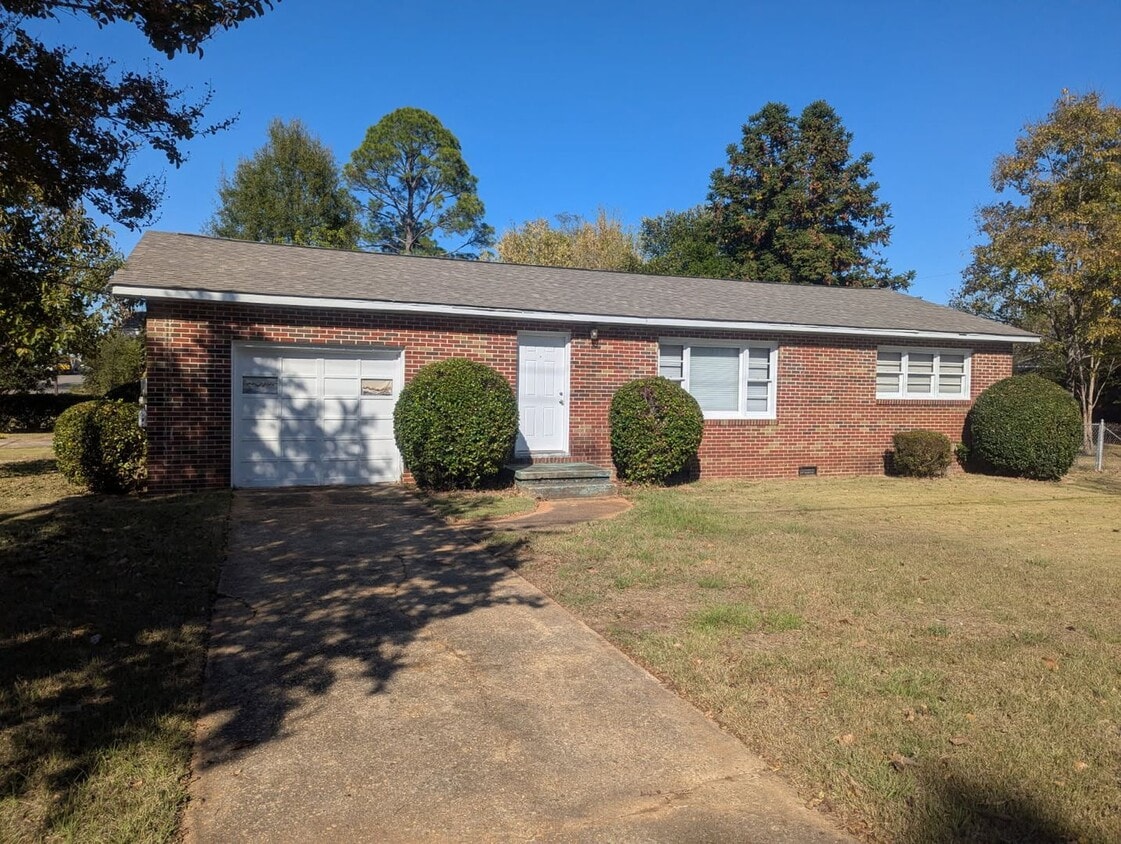2 Bedroom Home in Tuscaloosa - 2 Bedroom Home in Tuscaloosa