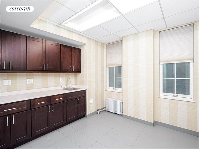 Building Photo - 137 E 67th St