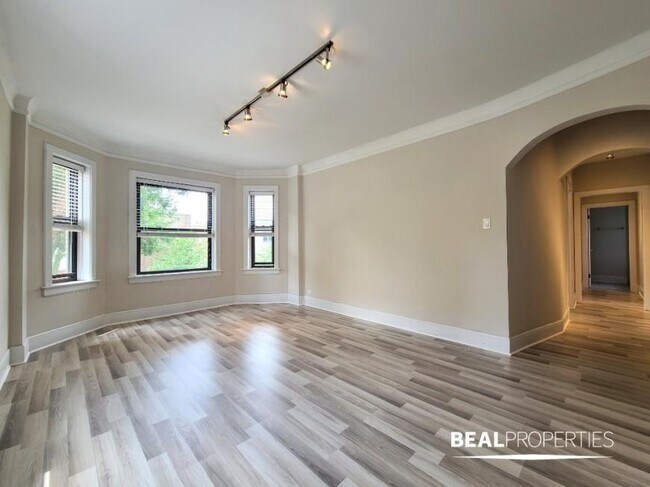 Building Photo - 2 bedroom in CHICAGO IL 60647