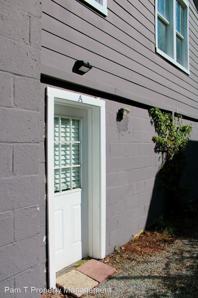 Building Photo - 2 br, 1 bath House - 815-A East 32nd Stree...