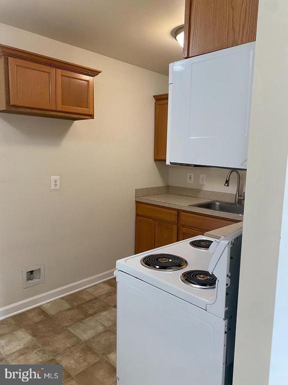 Foto del edificio - 300 E Furman Dr