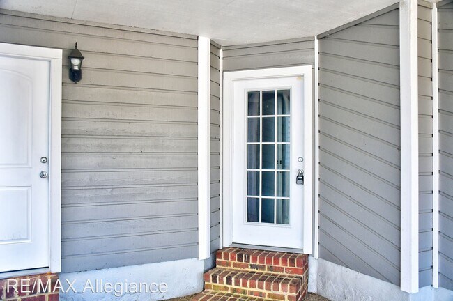 Building Photo - 3 br, 2.5 bath House - 815 CLOSE AVENUE