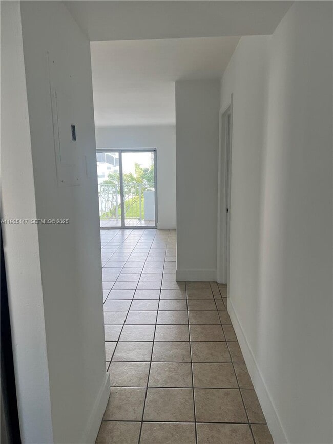 Foto del edificio - 395 NE 21st St