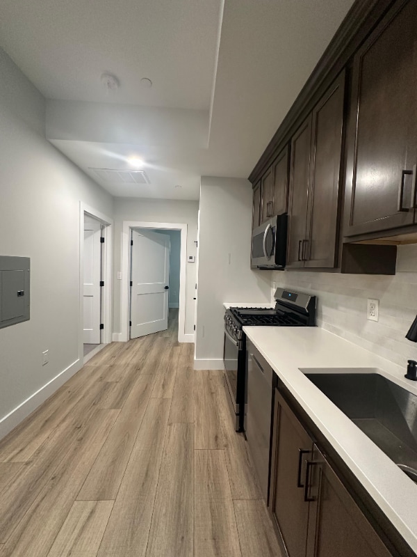 Foto del edificio - 56 Brill St