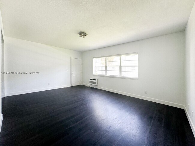 Foto del edificio - 10150 E Bay Harbor Dr