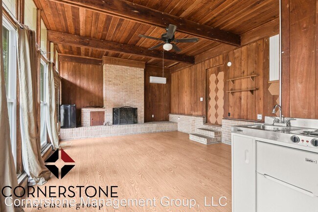 Foto del edificio - Studio, 1 bath House - 1707 Blouin Avenue #B