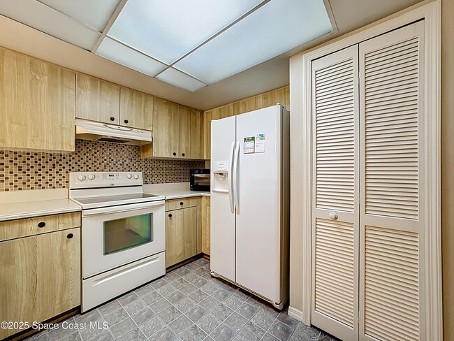 Building Photo - 3033 Dunhill Dr