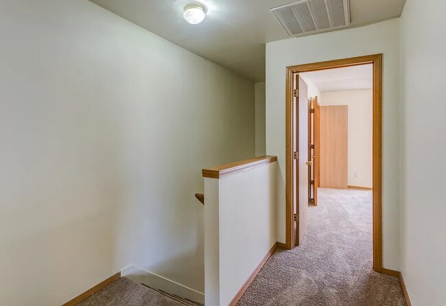 Building Photo - 1042 Palisades Ave