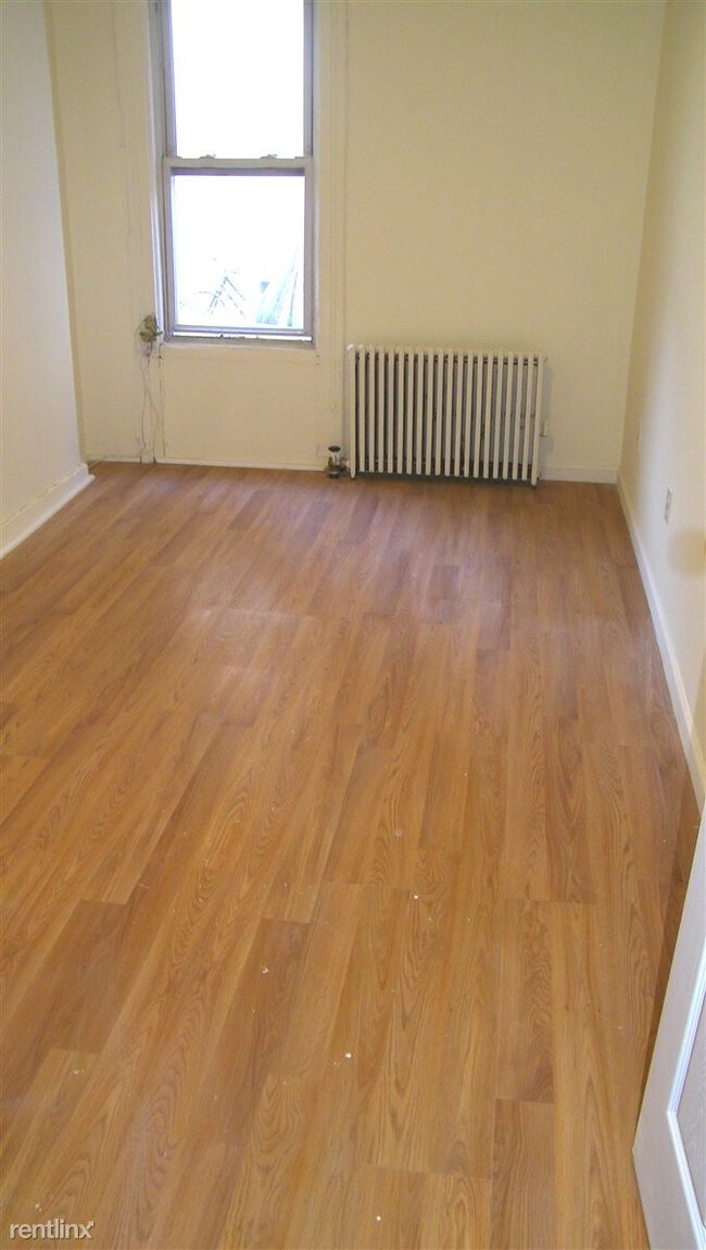 Building Photo - 359 Graham Ave