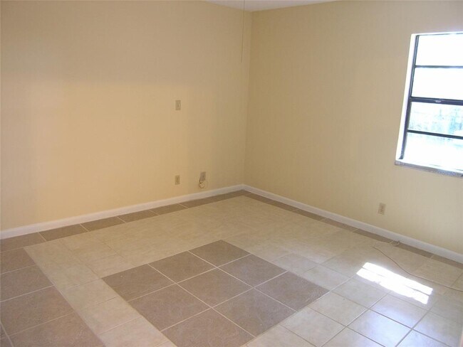 Building Photo - 2051 Sunset Grove Ln