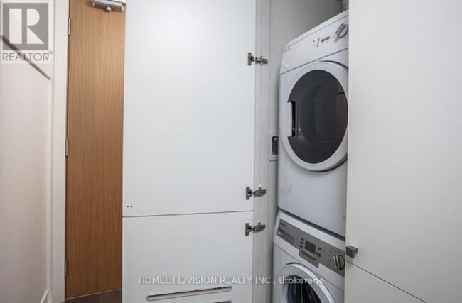 Building Photo - 625-629 King St W