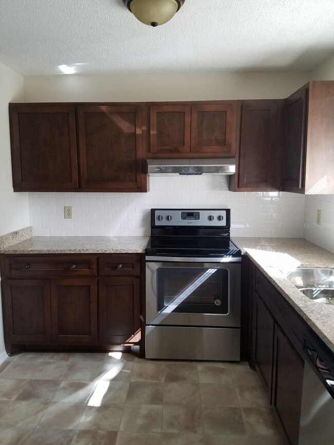 Foto del edificio - 112 Village Ln