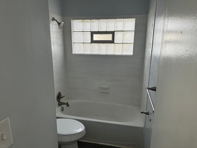 Building Photo - Stunning 4 Bed, 2 Bath Home for Rent: Your...
