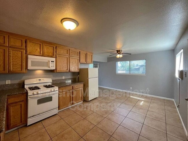 Building Photo - 230 E Amador St