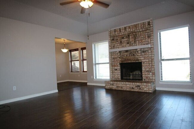Foto del edificio - Cozy 3/2 Burleson Charmer | Wood-Burning Fireplace | 2-Car Garage | Pet-Friendly